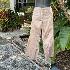 cache satin metallic champagne, cropped cargo, wide leg pants